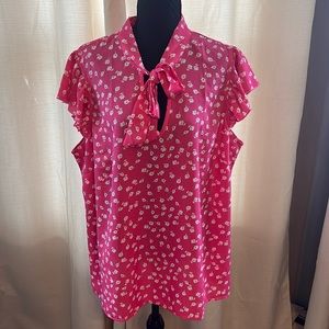 Flowered blouses. Ruffled sleeve.